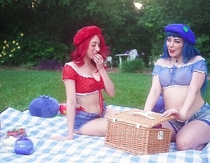 Dreamy Lesbian Picnic with Zoey